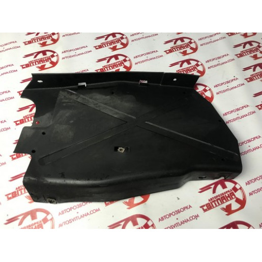 Захист двигуна правий Renault Trafic 2001-2014 8200505045